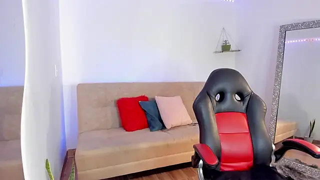 Snapshot of Sweetluna__ chatting on February 14, 2025, 2:50 am Sweetluna online show from February 14, 2025, 2:50 am