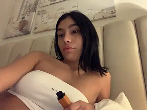 Snapshot of Jacquelinne_ chatting on January 5, 2025, 10:19 pm Jacquelinne online show from January 5, 2025, 10:19 pm