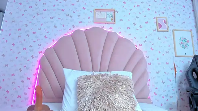 ashlyleee  online show from December 24, 2024, 12:44 pm