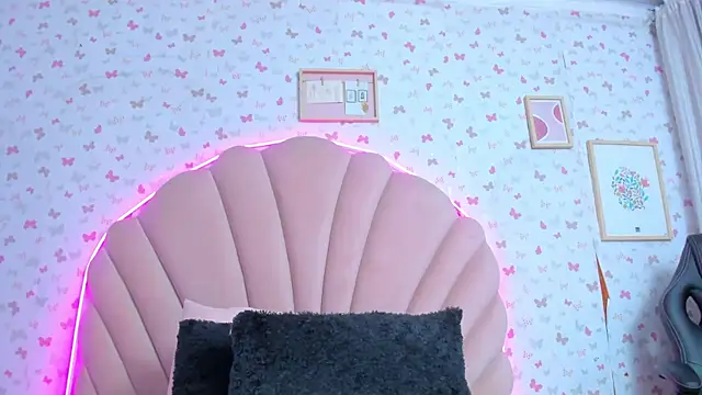 ashlyleee  online show from December 11, 2024, 12:12 pm