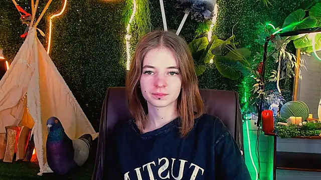 TinaDavil online show from February 24, 2025, 2:04 pm