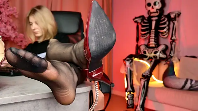 TinaDavil online show from October 21, 2025, 10:47 am