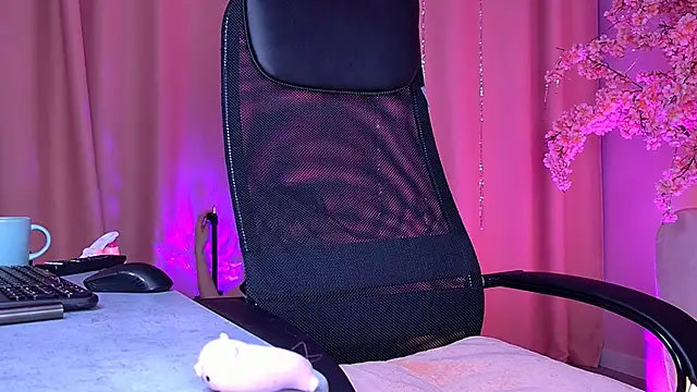 TinaDavil online show from February 18, 2026, 9:28 am