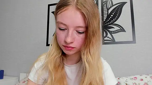 minidivaa  online show from February 4, 2025, 4:18 pm