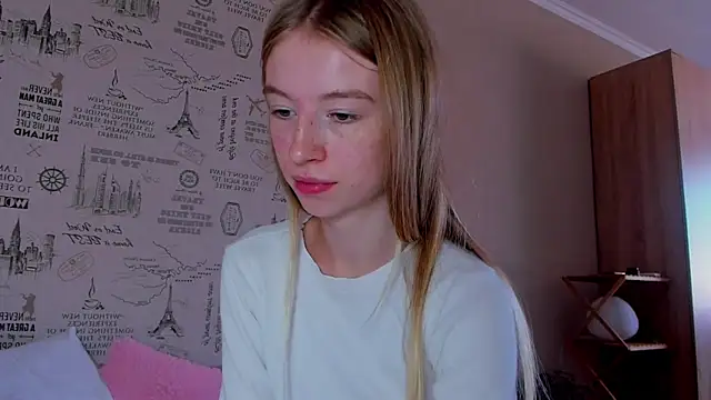 minidivaa  online show from October 2, 2025, 9:23 am