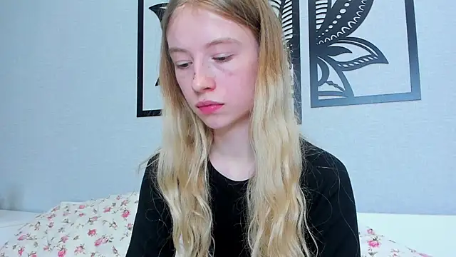 minidivaa  online show from February 8, 2025, 5:29 pm