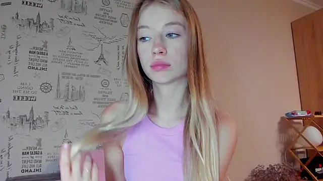 minidivaa  online show from September 18, 2025, 6:44 pm