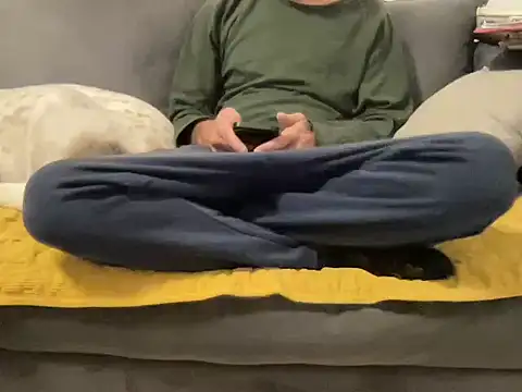 4small4inchlol online show from December 14, 2025, 6:13 pm