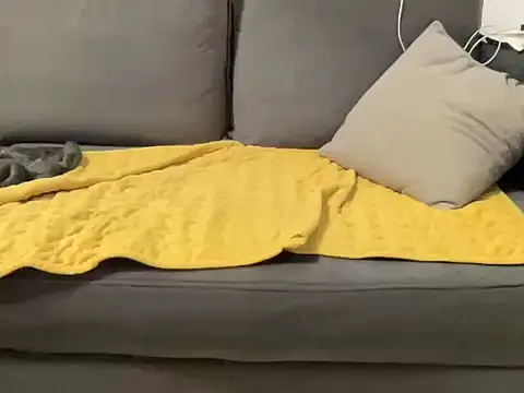 4small4inchlol online show from October 28, 2025, 9:03 pm