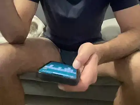 4small4inchlol online show from April 21, 2026, 4:24 pm