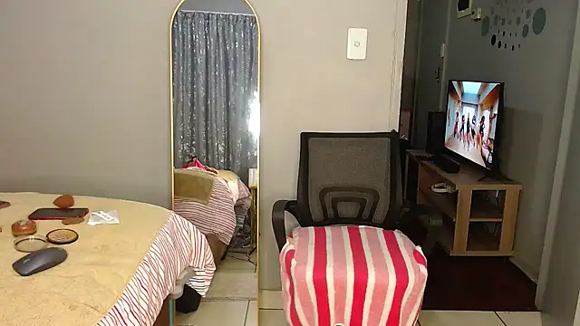 MissBigNipples online show from April 16, 2026, 4:13 am