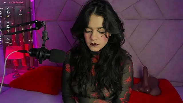 ValerieKay  online show from November 15, 2025, 1:59 pm