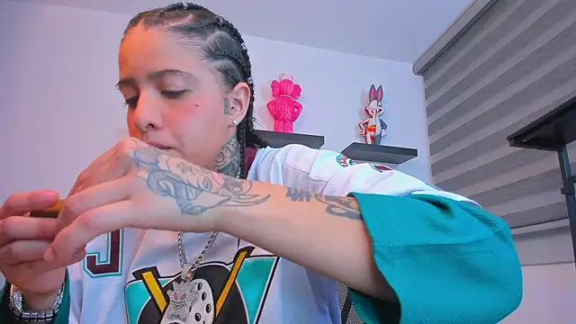 Gangster Girl online show from November 10, 2025, 5:56 am