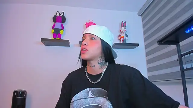 Gangster Girl online show from October 21, 2025, 7:19 am