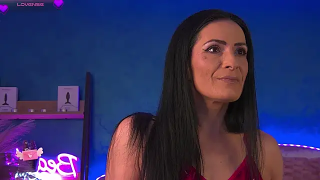 RaisaVawn online show from November 18, 2025, 7:00 am