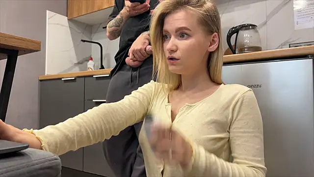 Adelovenick online show from April 13, 2026, 3:43 am