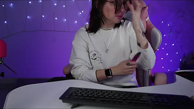 Lana  May online show from February 27, 2025, 2:43 pm