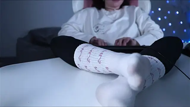 Lana  May online show from March 9, 2025, 3:05 pm