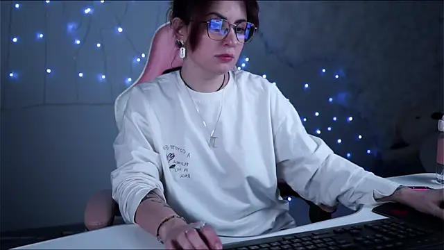 Lana  May online show from March 2, 2025, 2:47 pm