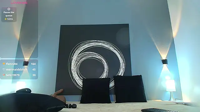 IssyRosse online show from December 14, 2025, 8:09 am