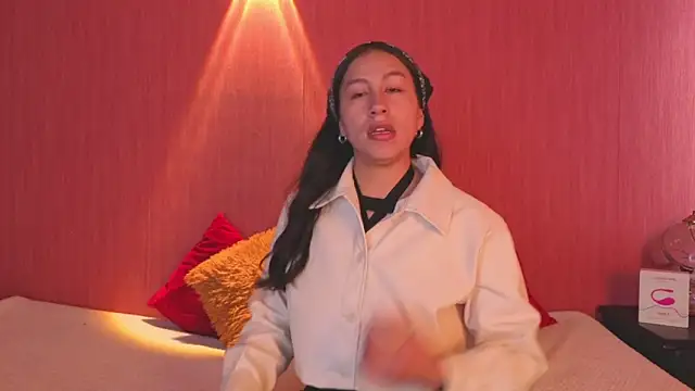 EmiGomez  online show from November 28, 2025, 2:06 pm