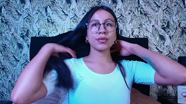 EmiGomez  online show from May 23, 2026, 12:20 am