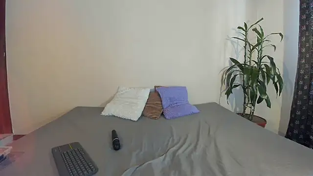 EmiGomez  online show from March 7, 2025, 8:00 pm