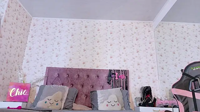 AvrillThomas online show from September 27, 2025, 2:45 pm