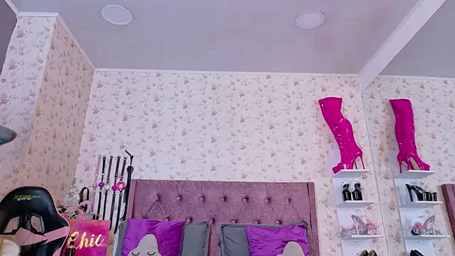 AvrillThomas online show from April 10, 2026, 6:48 pm