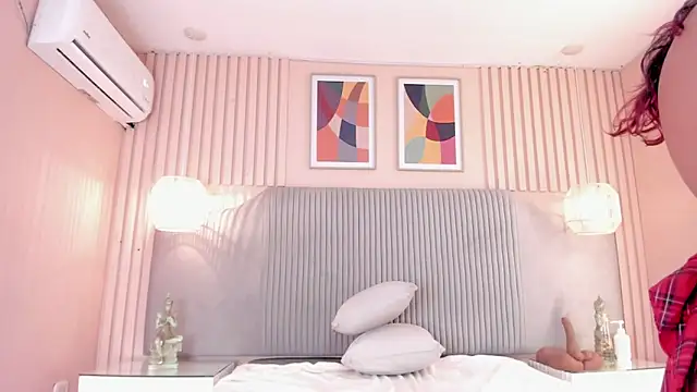 samyriverss online show from September 18, 2025, 6:05 am