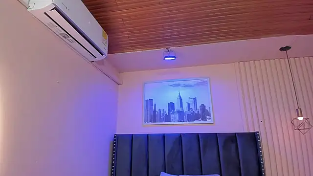 Snapshot of viiolett_lee chatting on September 23, 2025, 9:00 pm viiolett lee online show from September 23, 2025, 9:00 pm