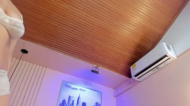 Snapshot of viiolett_lee chatting on March 11, 2025, 8:53 pm viiolett lee online show from March 11, 2025, 8:53 pm