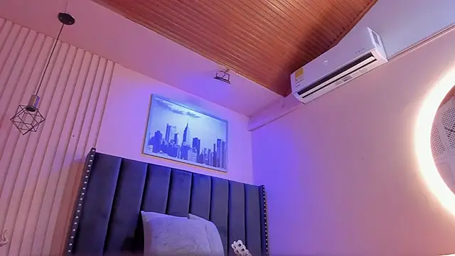 Snapshot of viiolett_lee chatting on March 19, 2025, 8:22 pm viiolett lee online show from March 19, 2025, 8:22 pm