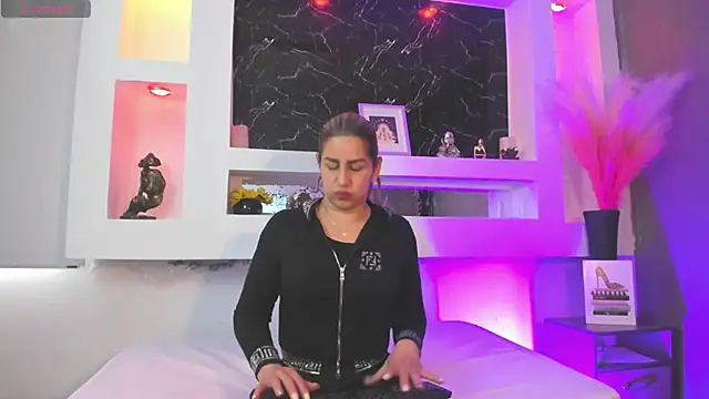 Cinthya mjs online show from February 13, 2026, 2:06 pm