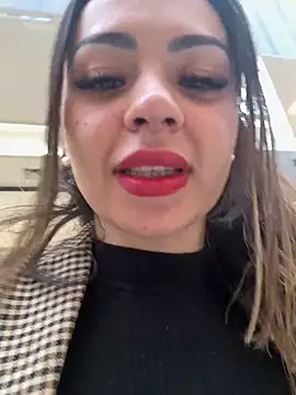 carol amorim online show from June 12, 2026, 3:43 pm