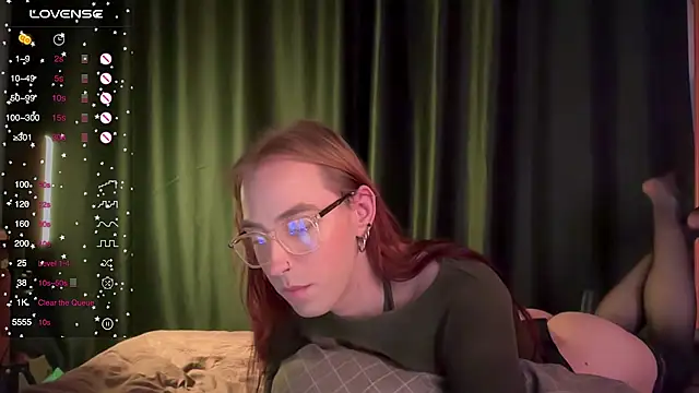 Avril Pearly  online show from September 25, 2025, 2:56 pm