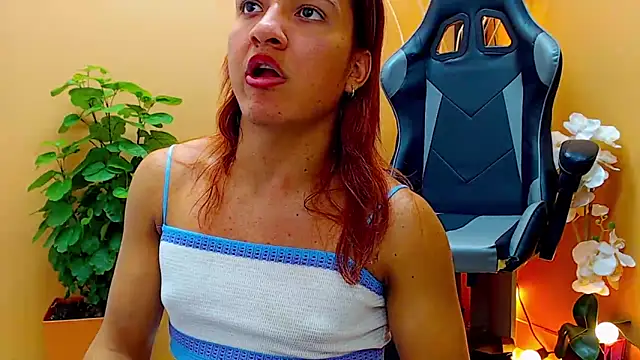 aslyhernandez 7 online show from February 26, 2025, 9:53 pm