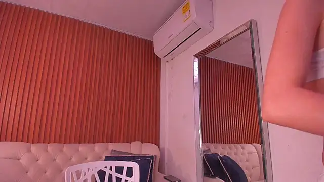 Snapshot of RosarioCruzz chatting on March 2, 2026, 3:30 pm RosarioCruzz online show from March 2, 2026, 3:30 pm