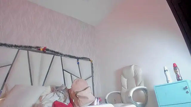 Victoriaa millers online show from November 24, 2025, 7:14 pm