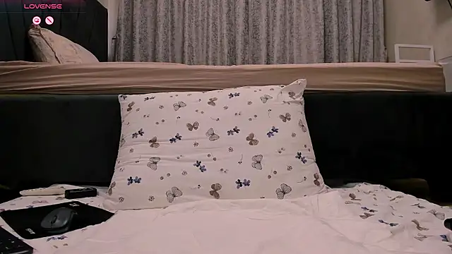 Snapshot of wowsquirtx chatting on May 15, 2026, 2:20 am wowsquirtx online show from May 15, 2026, 2:20 am