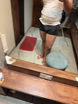 versatile guy01 online show from October 20, 2025, 7:03 pm