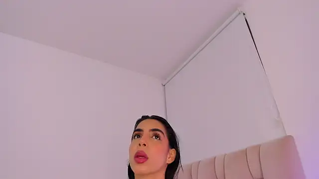 ZarianaEvanz online show from April 22, 2026, 11:00 pm