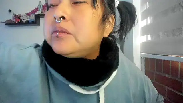 Shaddycute  online show from March 23, 2026, 12:38 pm