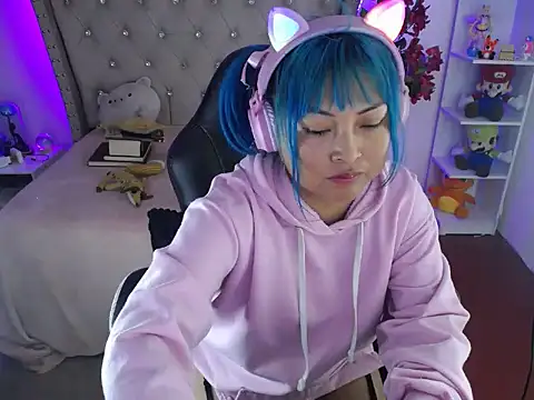 Shaddycute  online show from February 3, 2025, 3:17 pm