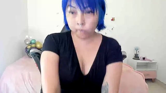 Shaddycute  online show from October 9, 2025, 7:36 pm