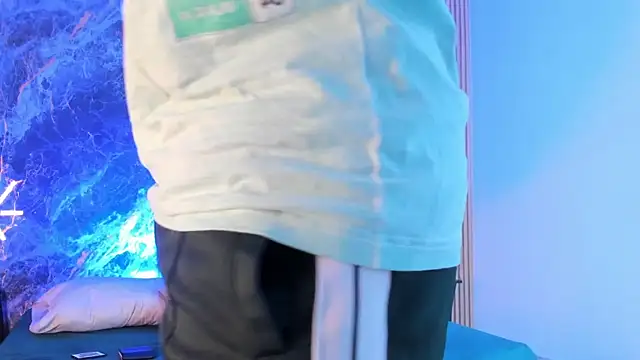 Troykhalil online show from September 29, 2025, 8:14 pm