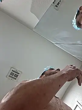 gettinit2wice online show from September 9, 2025, 9:57 pm