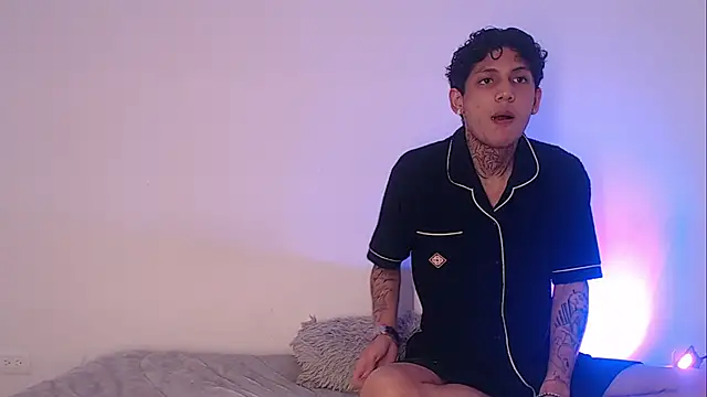 Sebas And Mila online show from September 29, 2025, 1:01 am