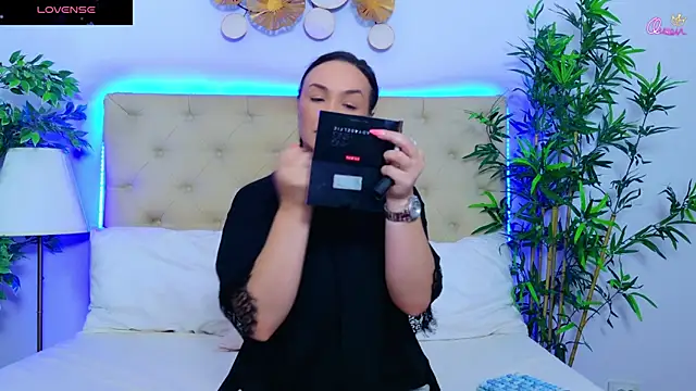 Snapshot of DaliyaArabian chatting on July 2, 2026, 12:11 pm DaliyaArabian online show from July 2, 2026, 12:11 pm