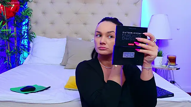 DaliyaArabian online show from March 21, 2025, 1:01 pm